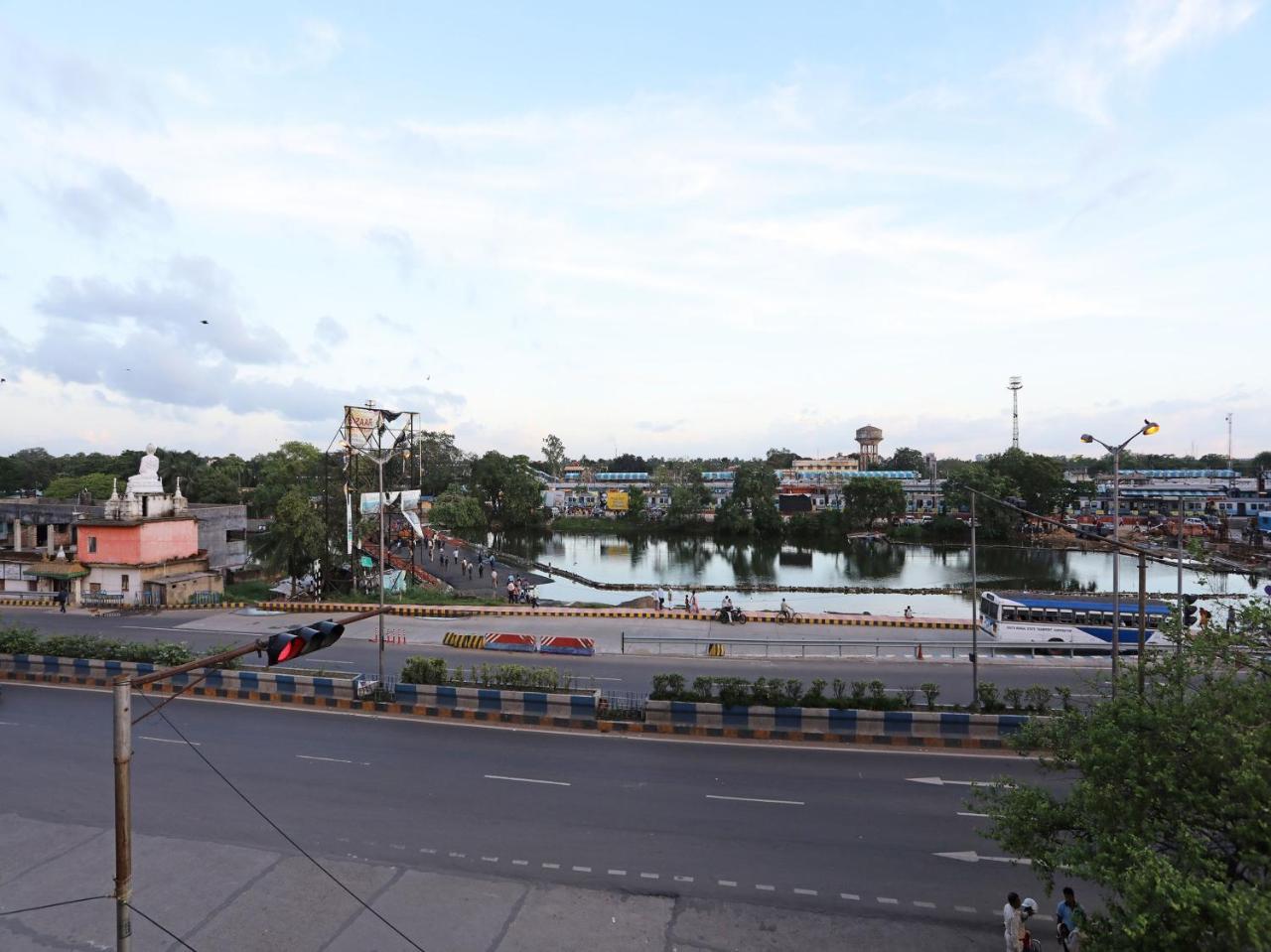 Oyo 13906 Vinita Inn Santragachi Экстерьер фото